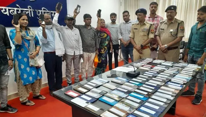 रायबरेली पुलिस ने बरामद किए 15 लाख रुपए के खोए हुए मोबाइल फोन