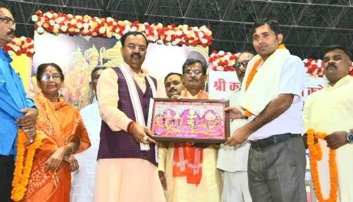 रायबरेली: उप मुख्यमंत्री केशव मौर्य ने डॉ. पीयूष को दिया ‘प्रबुद्ध लेखक सम्मान’