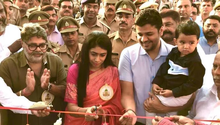 बाराबंकी: देवा मेले का हुआ शुभारंभ, डीएम की पत्नी ने किया उद्घाटन, निकली शोभायात्रा