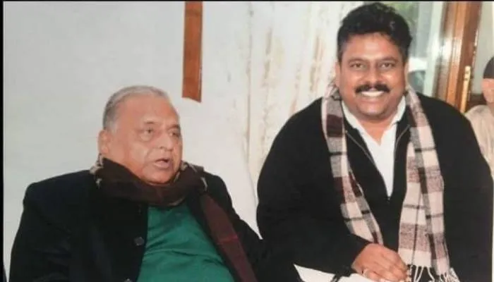 हरदोई से Mulayam Singh Yadav का था ‘मुलायम’ रिश्ता, परमाई लाल को भाई तो विश्राम सिंह यादव को मानते थे सखा