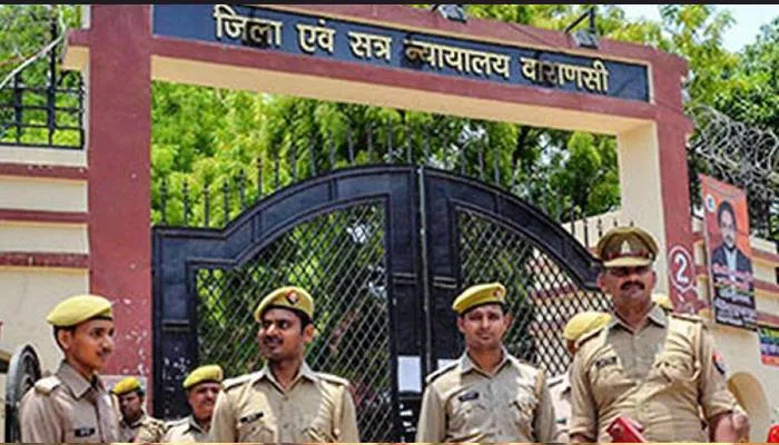 वाराणसी कोर्ट परिसर को बम से उड़ाने की मिली धमकी, सीएम के सरकारी आवास पर आई काल