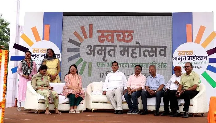 गांधी जयंती 2022: मंत्री एके शर्मा ने प्रधानमंत्री मोदी को महात्मा गांधी की तरह बताया महानायक