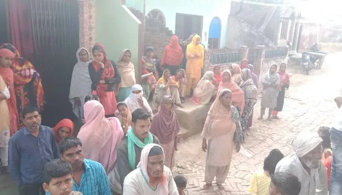 सुल्तानपुर: घर के अंदर पंखे से लटकता मिला युवक का शव, मचा हड़कंप