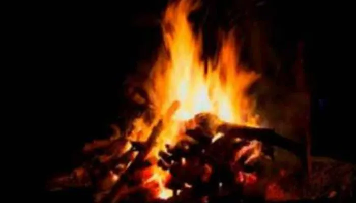 अयोध्या में दिखी गंगा जमुनी तहजीब की अनोखी मिसाल, दो समुदायों ने मिलकर किया बेघर का अंतिम संस्कार