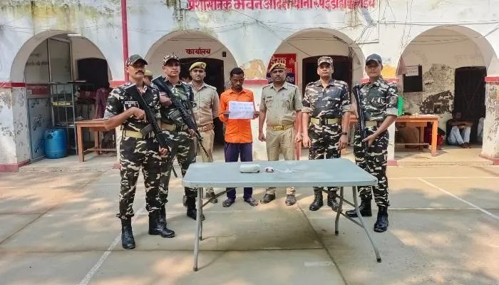 बहराइच: एसएसबी और पुलिस की संयुक्त कार्यवाई में लाखों की चरस के साथ तस्कर गिरफ्तार