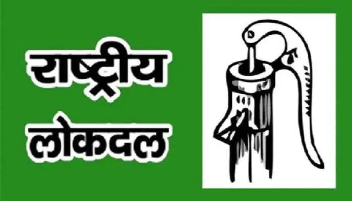 क्या गड्ढों में चलने के लिए टोल देती है जनता: रविंद्र सिंह