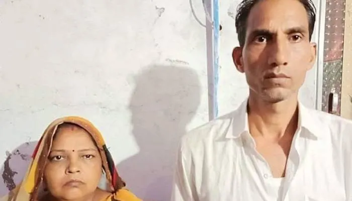 इटावा: बाइक सवार दंपती से बदमाशों ने तमंचा दिखाकर की लूटपाट