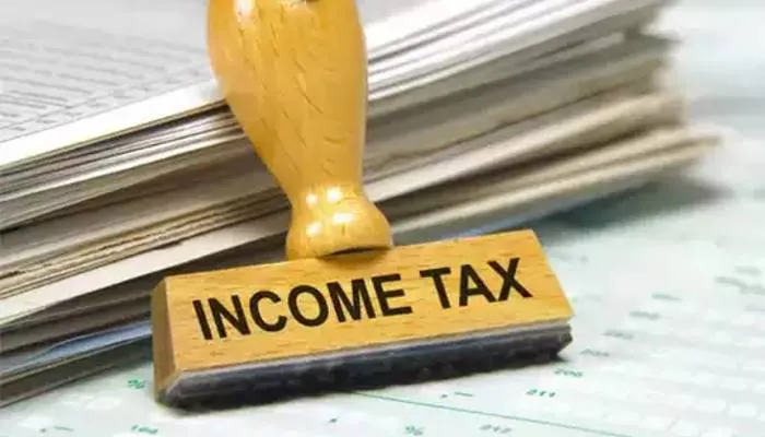 बाराबंकी: कोका कोला कंपनी के प्लांट पर आयकर का छापा, 8 घंटे से चल रही है सघन चेकिंग