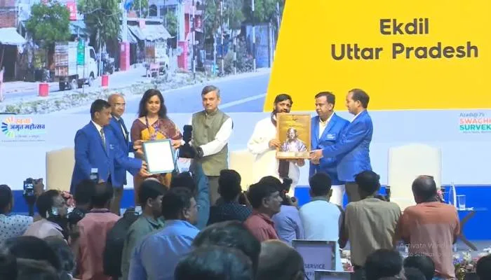 इटावा: नगर पंचायत इकिदल प्रदेश में सबसे ज्यादा क्लीन, स्वच्छता रैंकिंग में मिला पहला स्थान