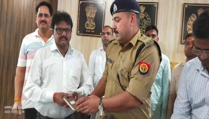 चित्रकूट पुलिस ने बरामद किए करीब 16 लाख रुपये के मोबाइल