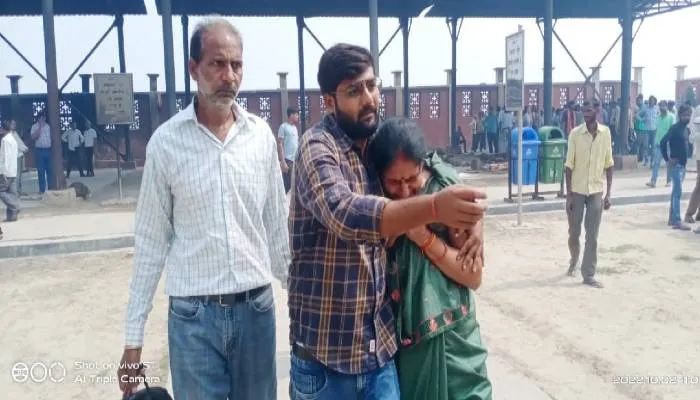 कानपुर हादसा:  हर तरफ चीत्कार, बहती रही आंसुओं की धार… कोरथा गांव में दिखा दर्दनाक मंजर