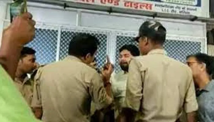 बलिया: सपा विधायक और कोतवाल के बीच हुई नोंकझोंक, एसपी ने दिये जांच के आदेश