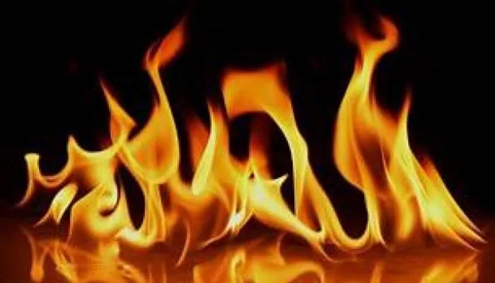 सीतापुर: नमकीन फैक्ट्री की बॉयलर में लगी आग, झुलसा मजदूर