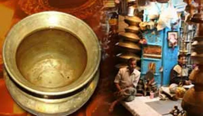 धनतेरस पर मिर्जापुर के मशहूर ‘बिन पेंदी के लोटे’ को दिन बहुरने की आस