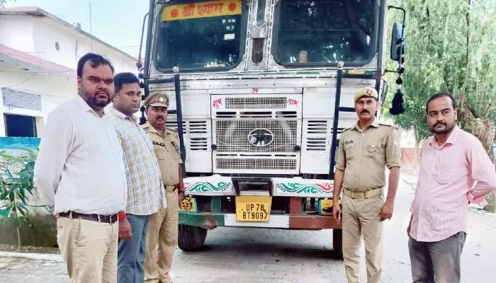 बहराइच: छह क्विंटल प्रतिबंधित पॉलिथीन बरामद, ट्रक सीज