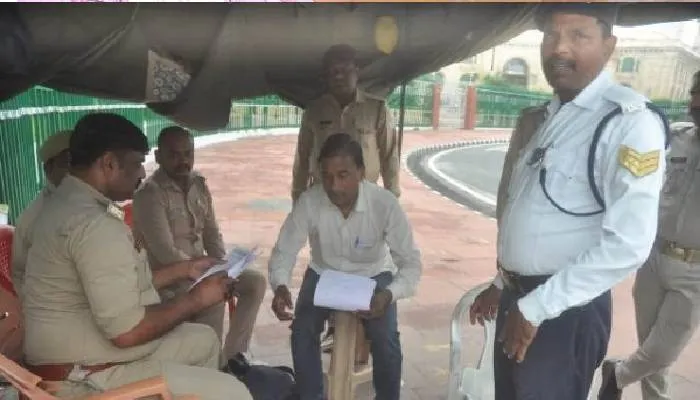 लखनऊ: युवक ने विधान भवन के सामने किया आत्मदाह का प्रयास, पुलिस ने बचाया