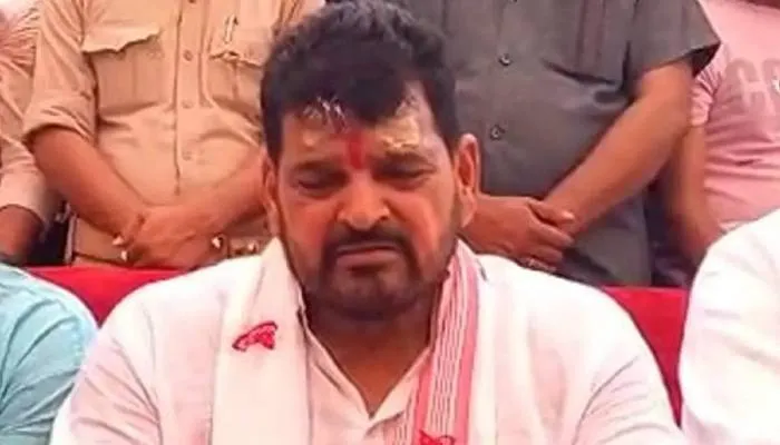 गोंडा: भाजपा सांसद बृजभूषण ने अपनी ही सरकार पर साधा निशाना, जिला प्रशासन पर भी निकाली भड़ास
