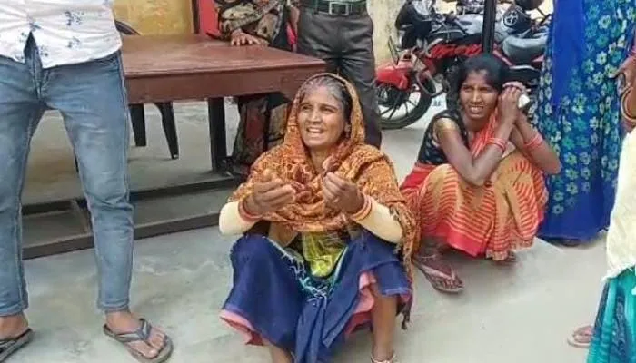 उन्नाव: विवाहिता का फंदे से लटकता मिला शव, परिजनों ने पति पर लगाया हत्या का आरोप