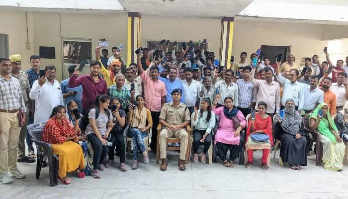 हमीरपुर: 30 लाख रुपए की कीमत के 175 गुमशुदा मोबाइल फोन पुलिस ने किए बरामद