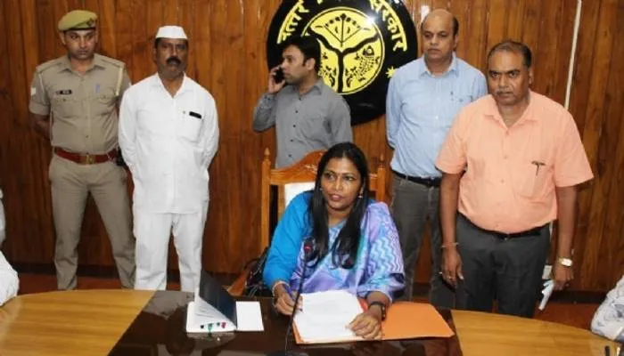 मेरठ मंडल की नवागत आयुक्त सेल्वा कुमारी जे. ने किया कार्यभार ग्रहण