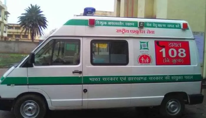 बाराबंकी: सरकारी एंबुलेंस से उतारकर प्रसव कराने घर ले गई आशा बहू, हालत बिगड़ने पर कराया निजी अस्पताल में भर्ती