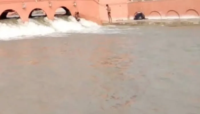 अयोध्या में सरयू ने धारण किया रौद्र रूप, 83 परिवार बाढ़ की चपेट में