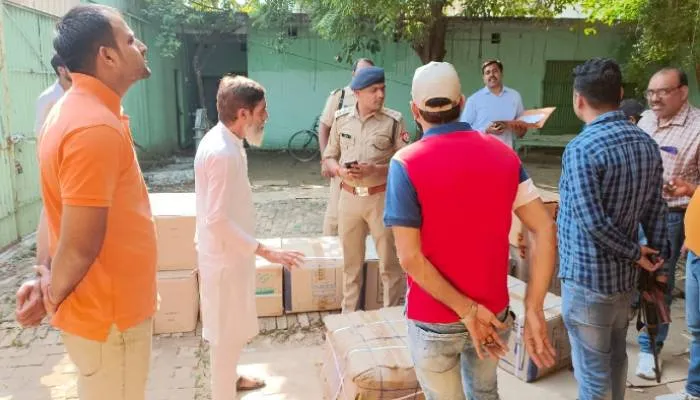 उन्नाव: मानक विहीन पटाखा की दुकान पुलिस ने की सील