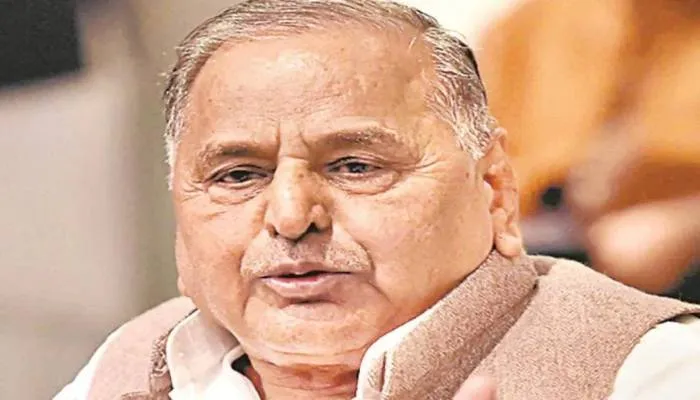 इटावा: मुलायम सिंह यादव के निधन पर केके कॉलेज में रखा गया दो मिनट का मौन