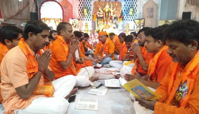 हरदोई: नव दुर्गा पूजा पंडाल में संपन्न हुआ सुंदरकांड का पाठ