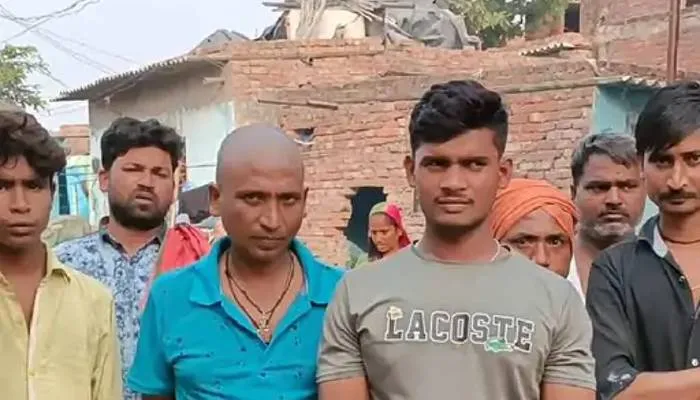 मेरठ में 400 लोगों को बनाया ईसाई, पीड़ितों ने एसएसपी ऑफिस पर किया प्रदर्शन, लगाया यह आरोप