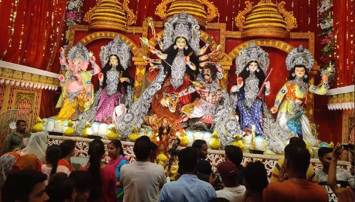 अयोध्या: अष्टमी पर घर-घर पूजी गईं महागौरी, कन्या भोज का हुआ आयोजन