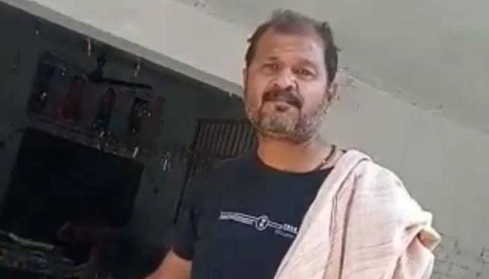 उन्नाव: नशे में धुत्त शिक्षक का गाली देते VIDEO VIRAL, बीएसए ने किया निलंबित