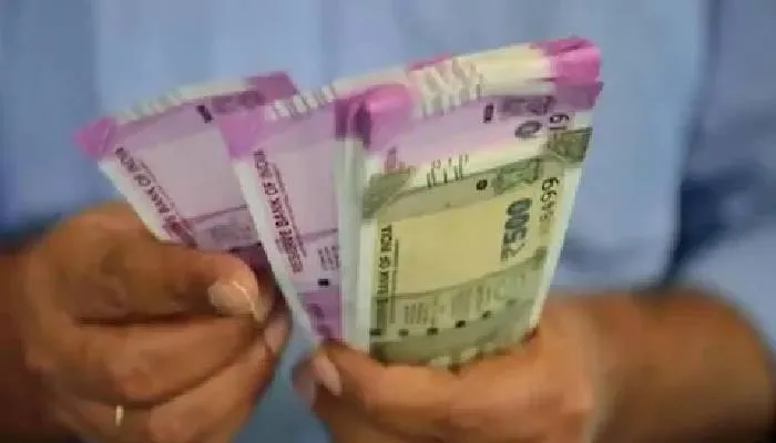 लखनऊ: एसजीपीजीआई में दिवाली पर्व पर वेतन मिलने से स्वास्थ्यकर्मियों में खुशी की लहर