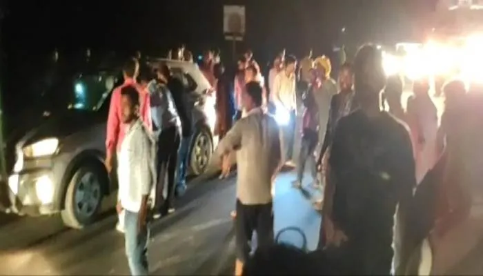 रायबरेली: बाइक सवार युवकों को कार ने मारी टक्कर, एक की मौत, दूसरा गंभीर