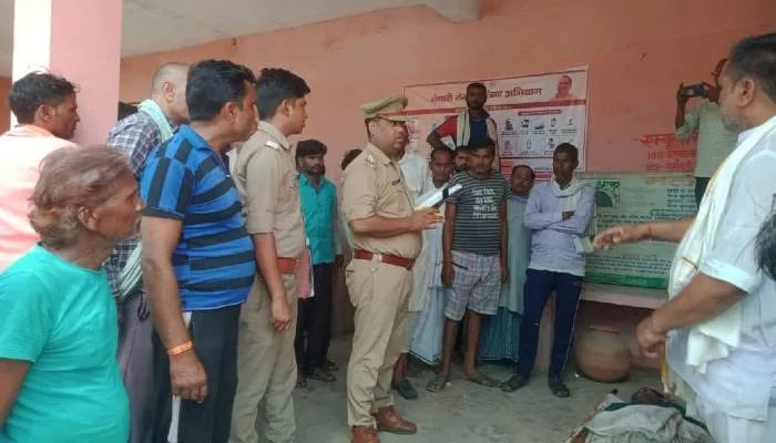 हमीरपुर: अन्ना मवेशी की टक्कर से बाइक सवार मजदूर की मौत, साथी की हालत गंभीर