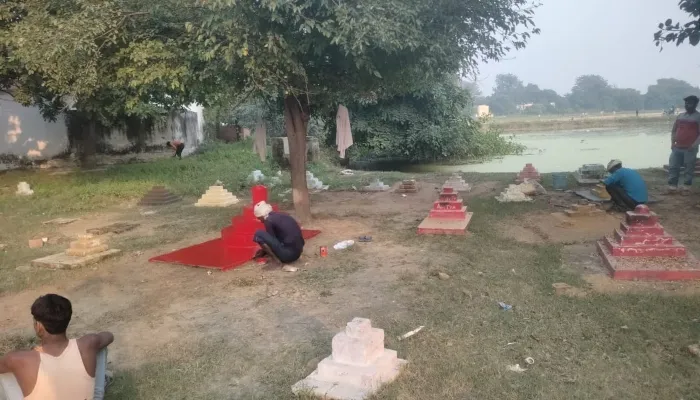 बहराइच: रविवार से होगा छठ पूजा का आगाज, वेदी का रंग रोगन शुरू