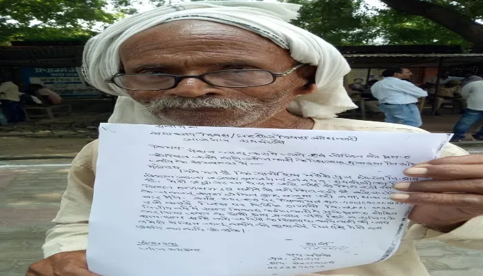 ‘बार-बार कागज पर मुझे मार डालते हैं साहब, मैं जिंदा हूं ‘… पेंशन बंद हुई तो ऐसे बयां किया बुजुर्ग ने अपना दर्द