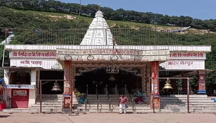 एक ऐसा पर्वत जिसे मां विंध्यवासिनी ने दिया था श्राप, नवरात्रि की अष्टमी पर अब लगता है मां का दरबार