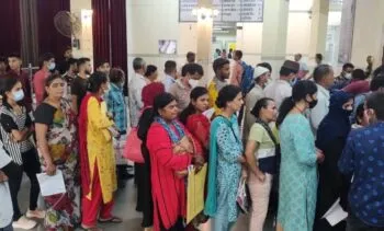 हल्द्वानी: त्योहार निपटते ही अस्पतालों में उमड़ी मरीजों की भीड़