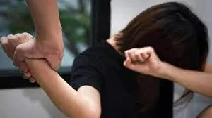 चंपावत: प्रधानाचार्य ने मंदिर पहुंची छात्रा से कर दी छेड़छाड़, अब फरार…