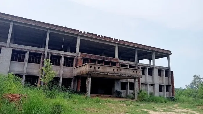 अयोध्या : शिक्षण कार्य शुरू होना तो दूर, अभी निर्माण ही मुकम्मल नहीं