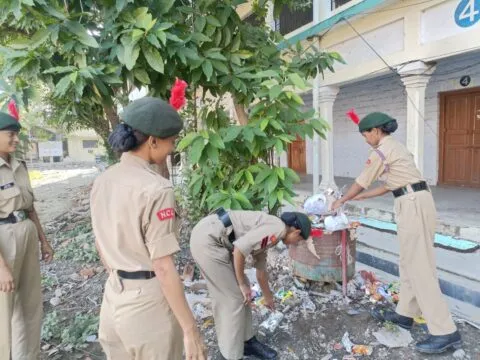 हल्द्वानी: बापू और शास्त्री जी के आदर्शों पर चलने का संकल्प, 24 यूके गर्ल्स एनसीसी कैडेट्स ने चलाया स्वच्छता अभियान
