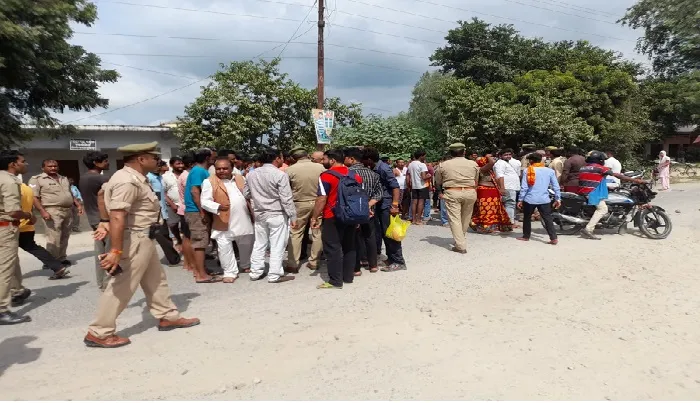 अमेठी: दर्शन कर साइकिल से लौट रहे पति पत्नी को ट्रक ने मारी टक्कर पत्नी की मौत