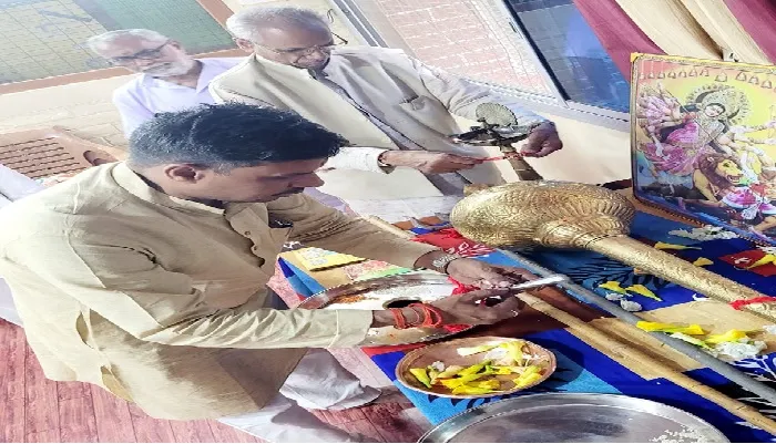 कारसेवकपुरम में हुआ शस्त्र पूजन