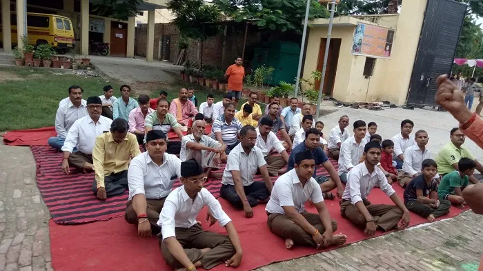 शस्त्र पूजन के साथ राष्ट्रीय स्वयं सेवक संघ ने मनाया विजय दशमी उत्सव