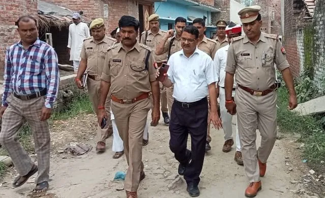 पीलीभीत: बारावफात जुलूस को लेकर अमखेड़ा में तनाव के हालात, SDM और CO पहुंचे गांव