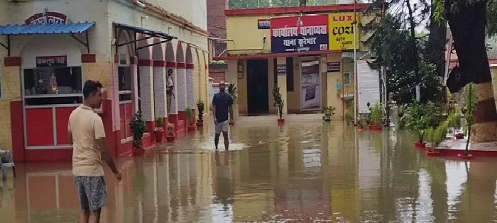 सुल्तानपुर: बारिश बनी आफत स्कूल, कॉलेज व थानों में भरा पानी
