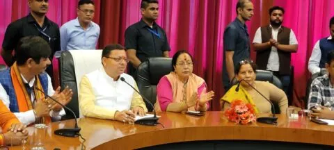 नैनीताल: सुबह 10 से शाम पांच की नौकरी वाली सोच से बाहर निकलें अधिकारी, औपचारिकता की तो बक्शे नहीं जाएंगे:  मुख्यमंत्री धामी
