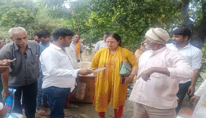सुल्तानपुर: एसडीएम ने किया राशन की दुकानों का निरीक्षण