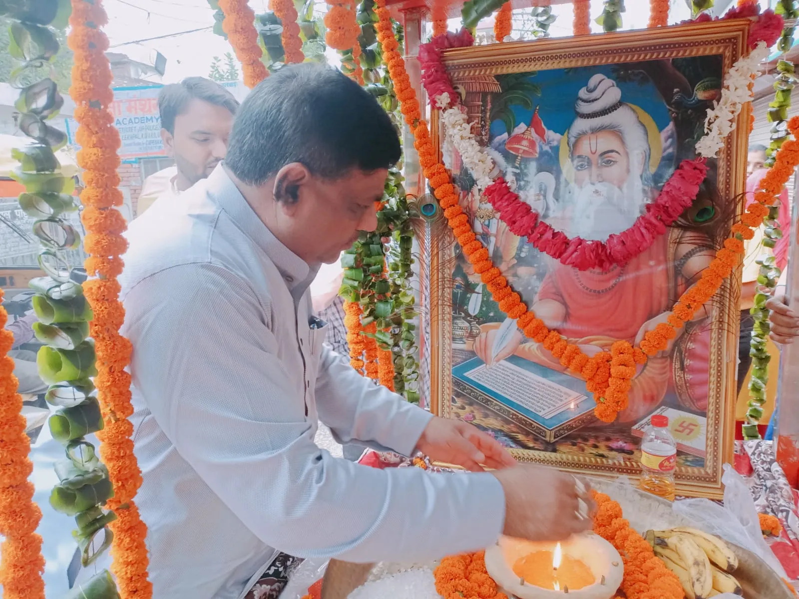 बरेली: भगवान वाल्मीकि प्रकटोत्सव के पूर्व सुबह प्रभात फेरी का आयोजन, कैण्ट विधायक ने किया शुभारम्भ